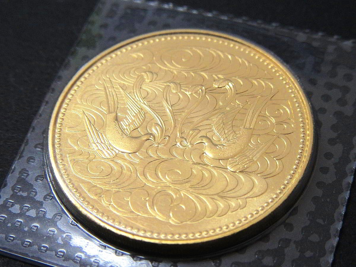 1円スタート ★ 【金貨】 天皇陛下御在位60年記念 10万円金貨 純金20g 未開封_画像2