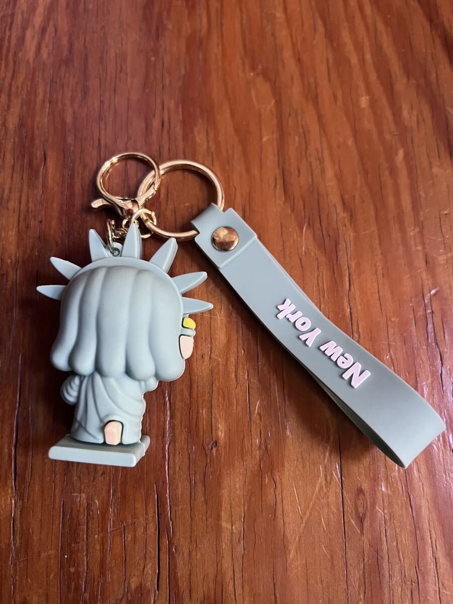  Rav b New York NY свободный женщина бог брелок для ключа Raver фигурка цепочка для ключей 