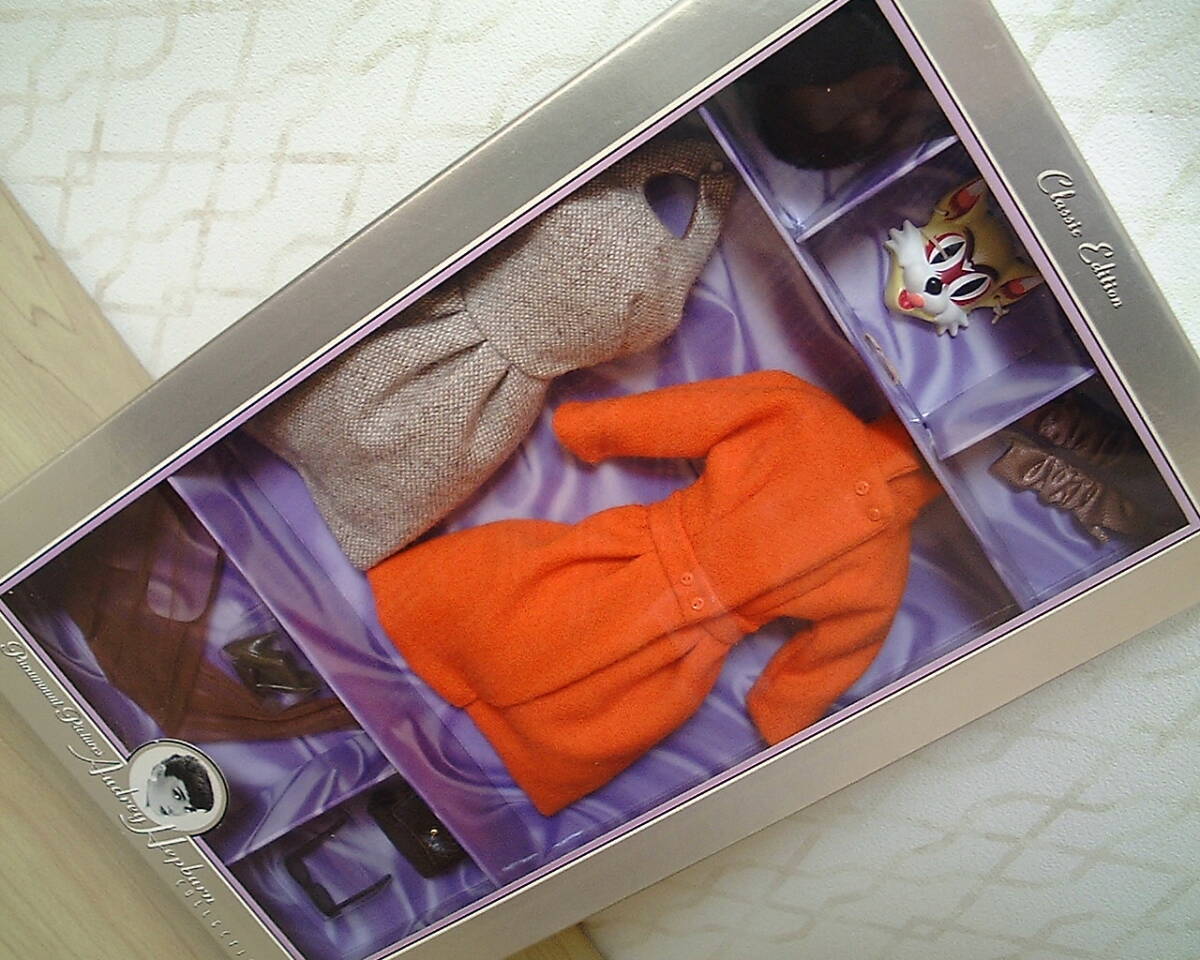 MATTEL*バービー*Classic Edition*オードリー ヘップバーンコレクション*ティファニーで朝食を◇◆＊The Cat Mask Outfit＊◆◇着替服*新品_画像3