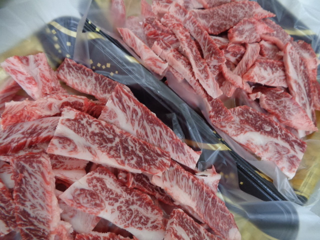 ふらの和牛A５牝　超特骨山カルビ切り落とし　２ｋｇ　（91）_画像2