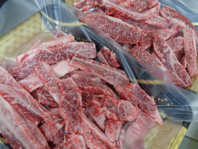 ふらの和牛A５牝　超特骨山カルビ切り落とし　２ｋｇ　（91）_画像3