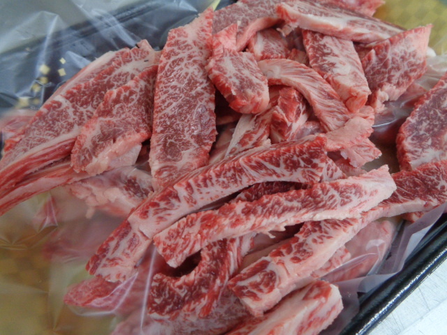 ふらの和牛A５牝　超特骨山カルビ切り落とし　２ｋｇ　（91）_画像6