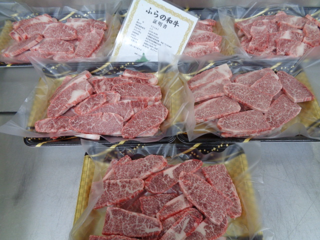 ふらの和牛A５牝　超特友バラのとろカルビ　３ｋｇ　（88）_画像1