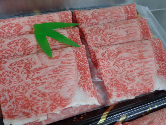 近江牛A５牝　超特外モモ（霜降りしゃぶ）　２ｋｇ　（6）_画像4