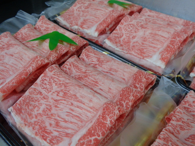 近江牛A５牝　超特外モモ（霜降りしゃぶ）　２ｋｇ　（6）_画像5