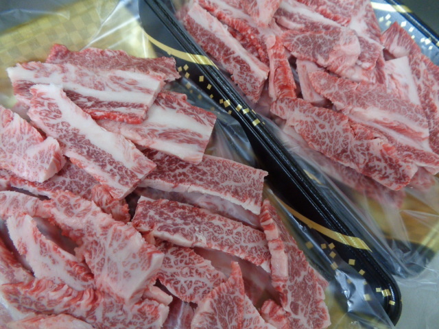 近江牛A５牝　超特骨山カルビ切り落とし　２ｋｇ　（18）_画像2