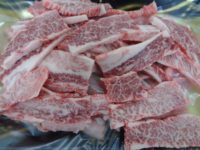 近江牛A５牝　超特骨山カルビ切り落とし　２ｋｇ　（18）_画像3