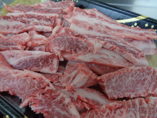 近江牛A５牝　超特骨山カルビ切り落とし　２ｋｇ　（18）_画像4