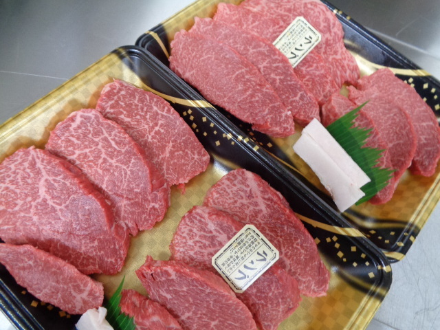 近江牛A５牝　超特ラン、いちぼ（焼肉＆ミニステ）　２ｋｇ　（19）_画像3