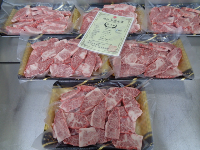 近江牛A５牝　超特友バラのとろカルビ　３ｋｇ　（16）_画像1