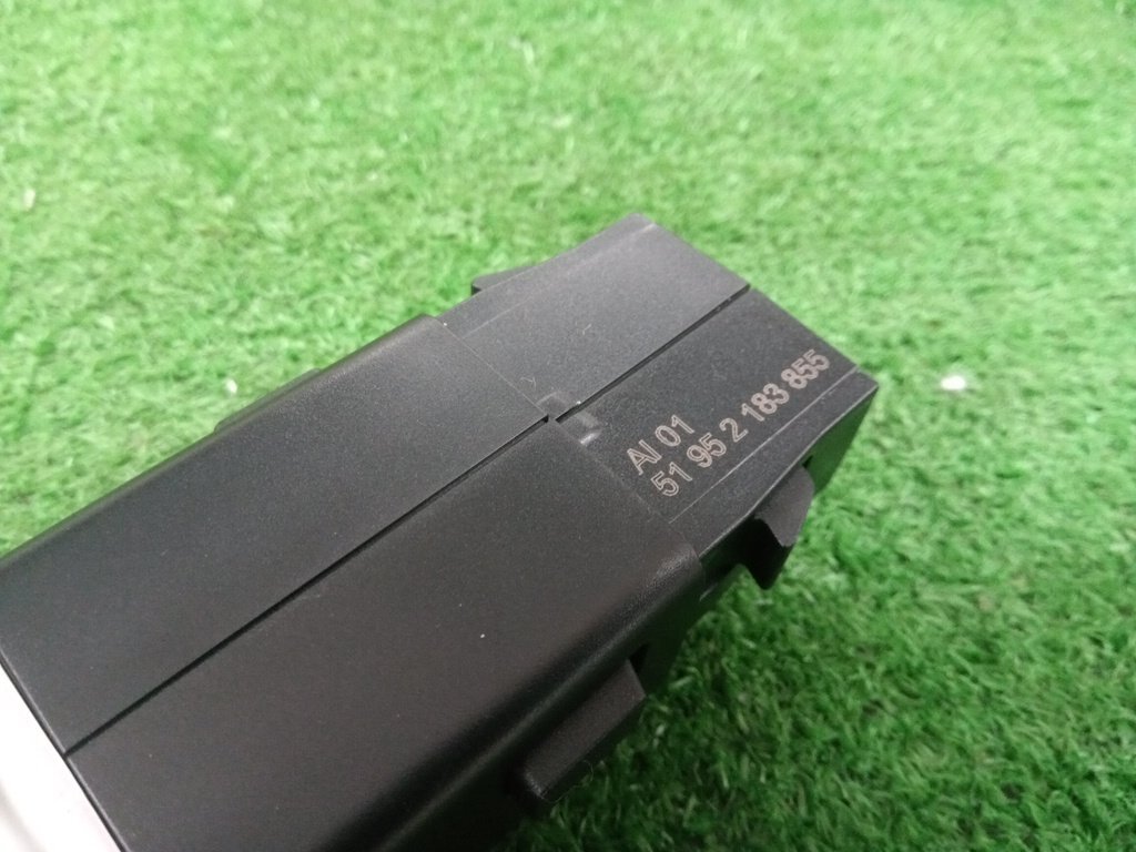 ★中古品★BMW 純正 ユニバーサルフック 51 95 2 183 855【他商品と同梱歓迎】_画像2