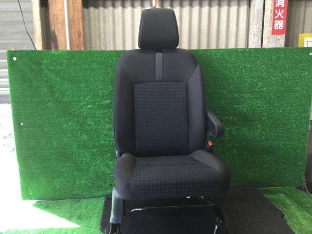 ルーミー 4BA-M900A ドライバーシート カスタムG-T W24_画像1