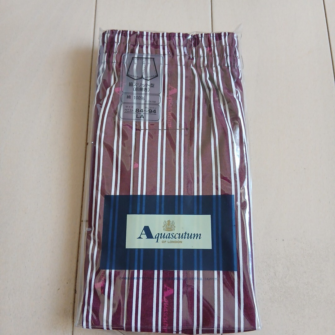 アクアスキュータム トランクス ストライプ 英字柄_画像1