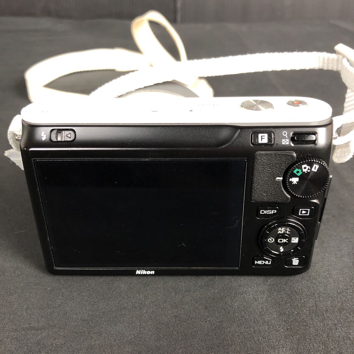 【A-1080】Nikon ニコン J1 ホワイト 本体のみ バッテリーなし 動作未確認_画像4