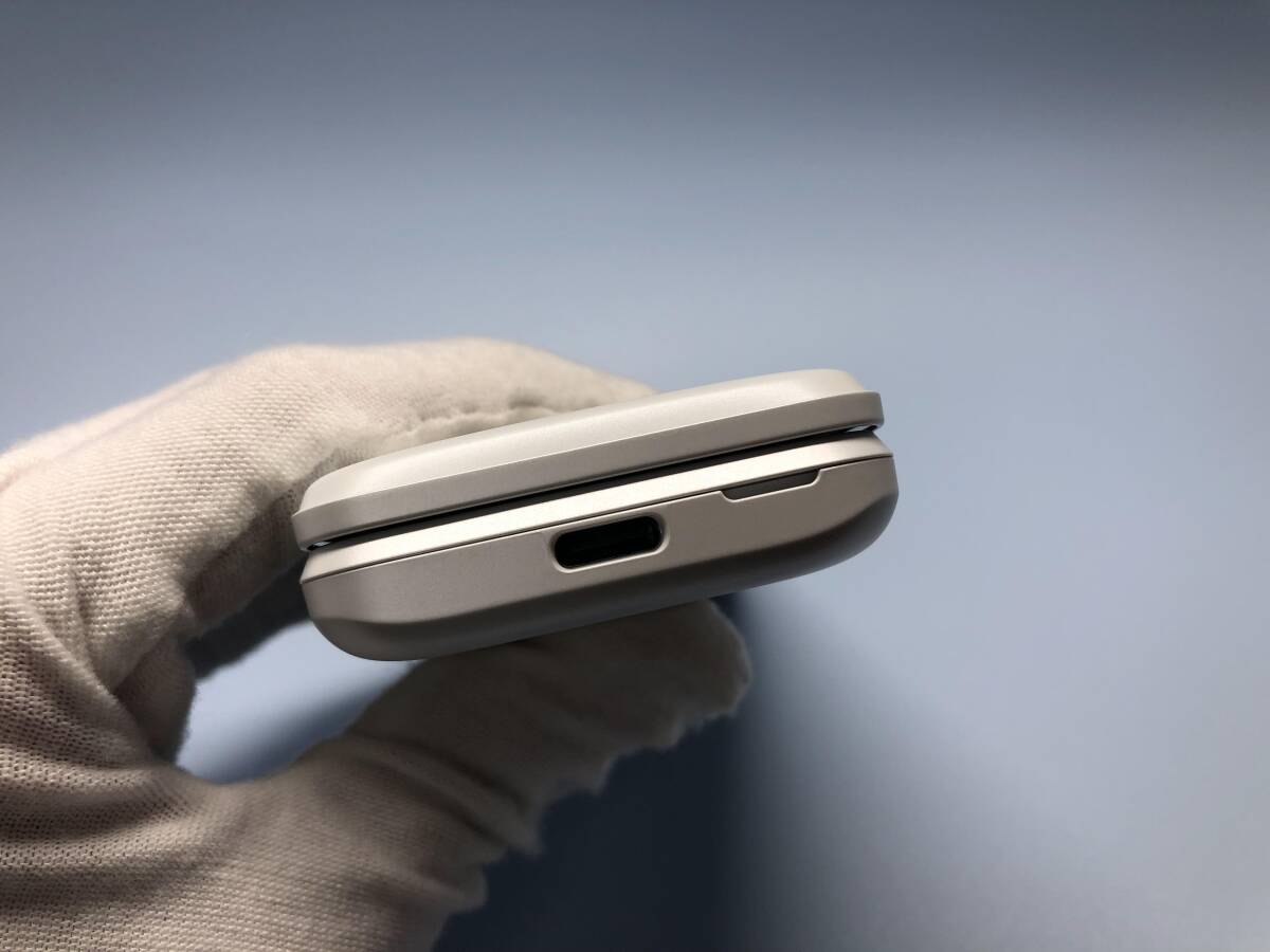 【Simロック解除済み】 au GRATINA KYF42 ホワイト 4G ガラケー -Y131_画像3