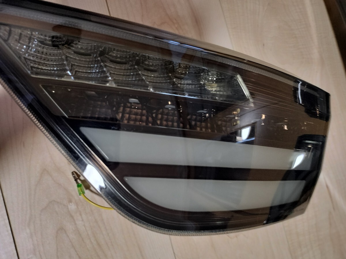 トヨタ　ハリアー　６０系　スモーク　テールランプ 　バレンティ _画像3