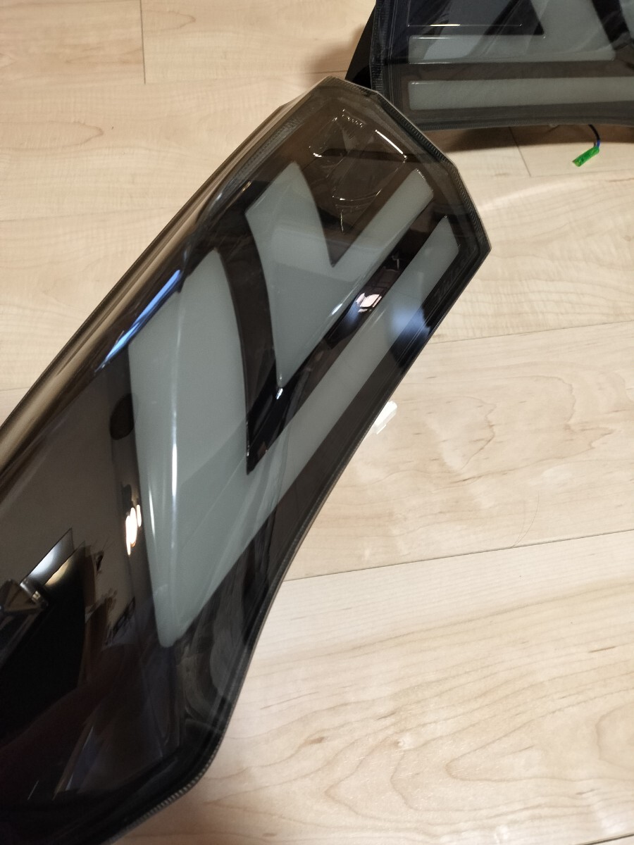 トヨタ　ハリアー　６０系　スモーク　テールランプ 　バレンティ _画像2