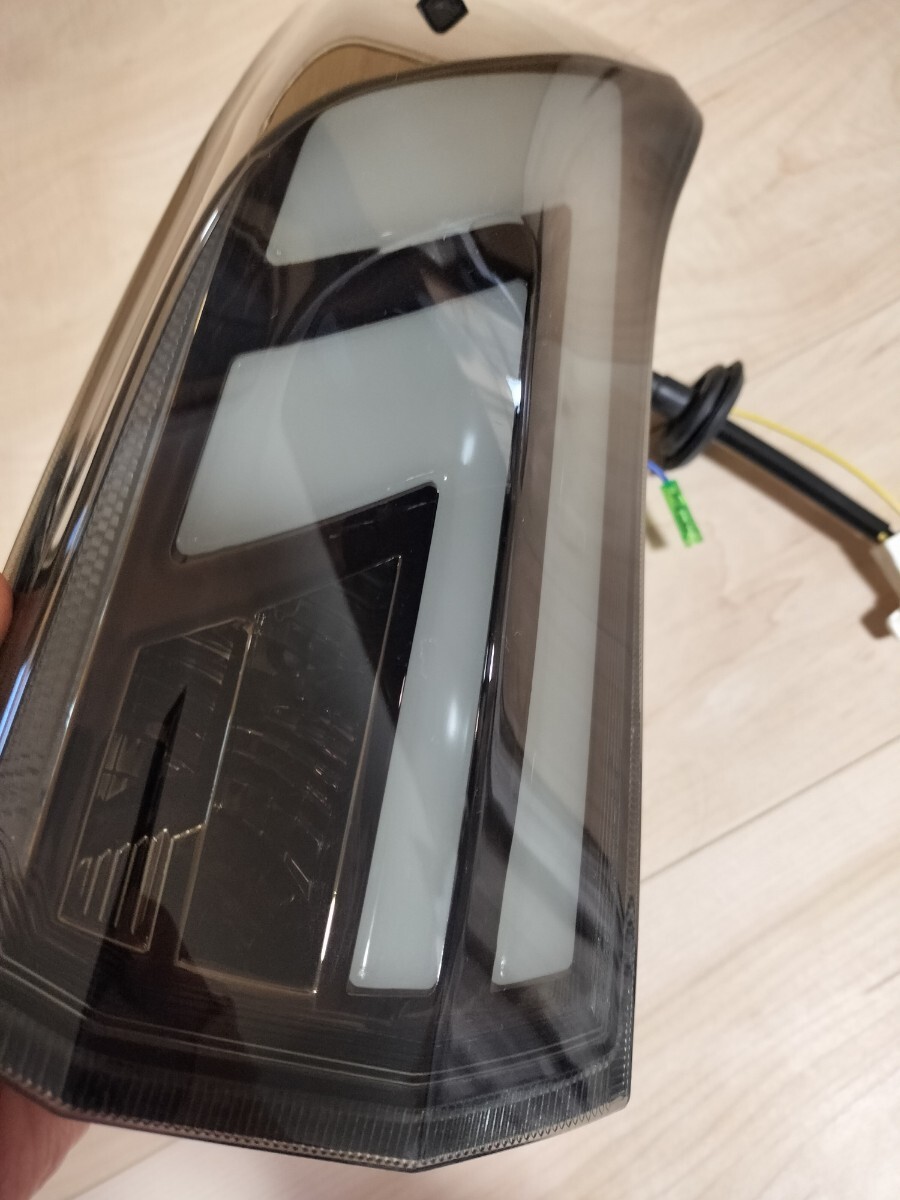 トヨタ　ハリアー　６０系　スモーク　テールランプ 　バレンティ _画像4