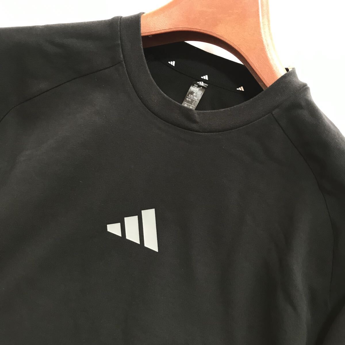 ◆J415新品【メンズXL】adidas 新モデル 黒 アディダス ゴルフに最適 両腕BIGロゴ 背面3ライン クルーネック ワーディング 長袖シャツ_画像5