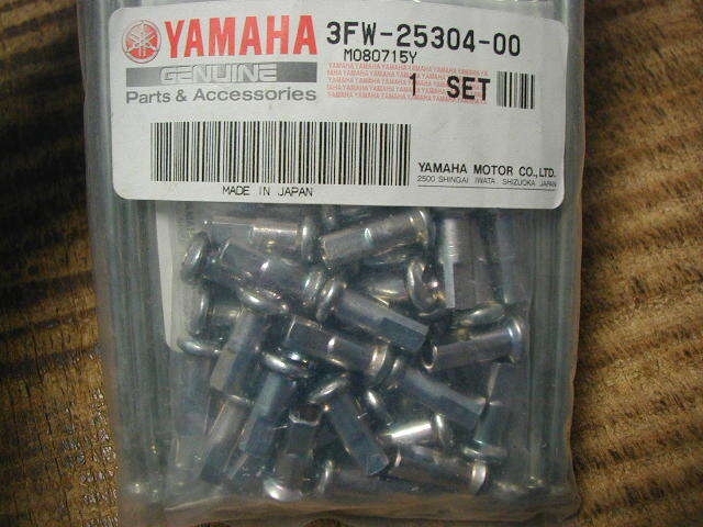 53982★DT125R/DT200R★未使用・リアスポークセット(25304)_画像2