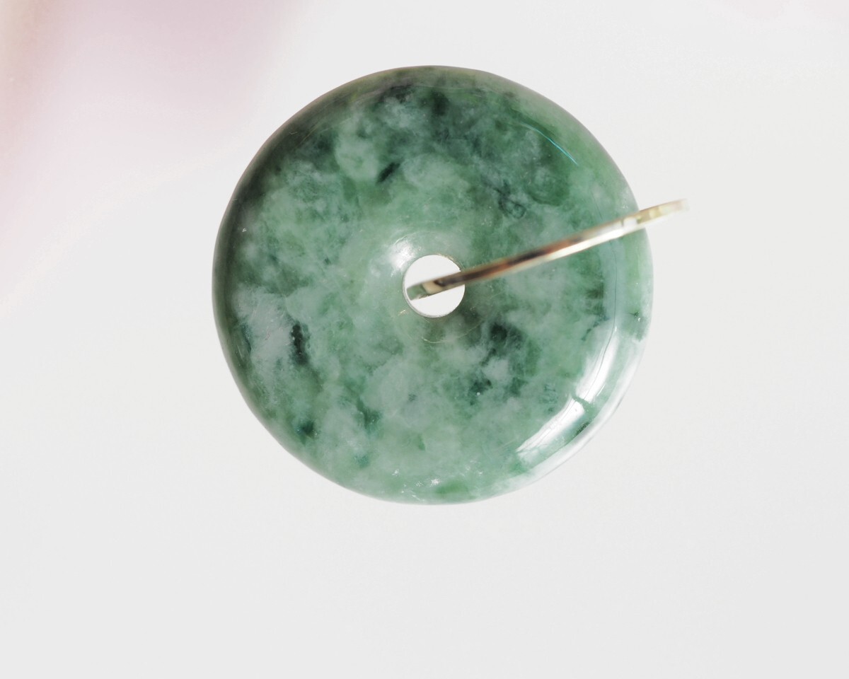 K18WG　翡翠　平玉　チャーム　ペンタンドトップ　天然無処理ヒスイ　和装小物　鑑賞　_画像2