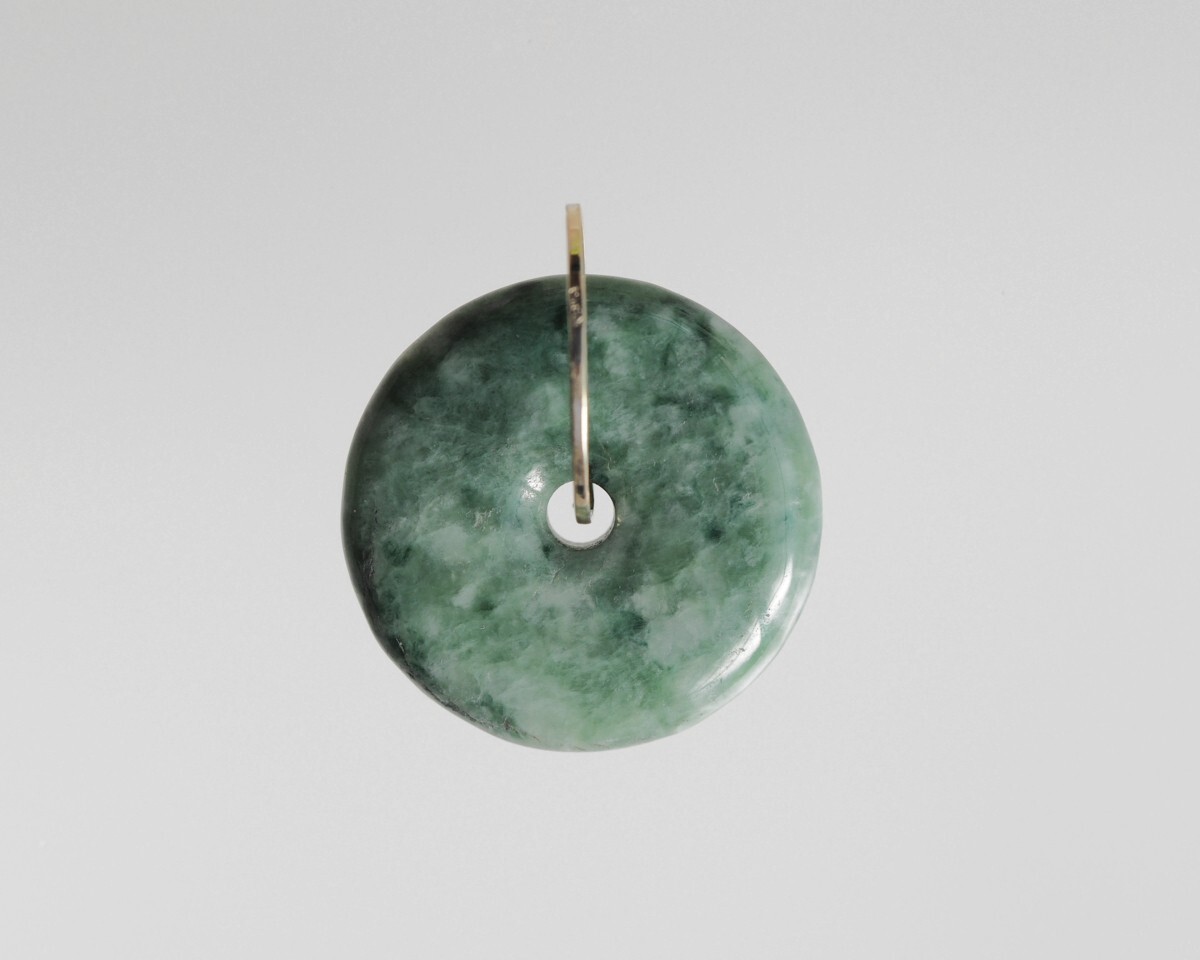 K18WG　翡翠　平玉　チャーム　ペンタンドトップ　天然無処理ヒスイ　和装小物　鑑賞　_画像4