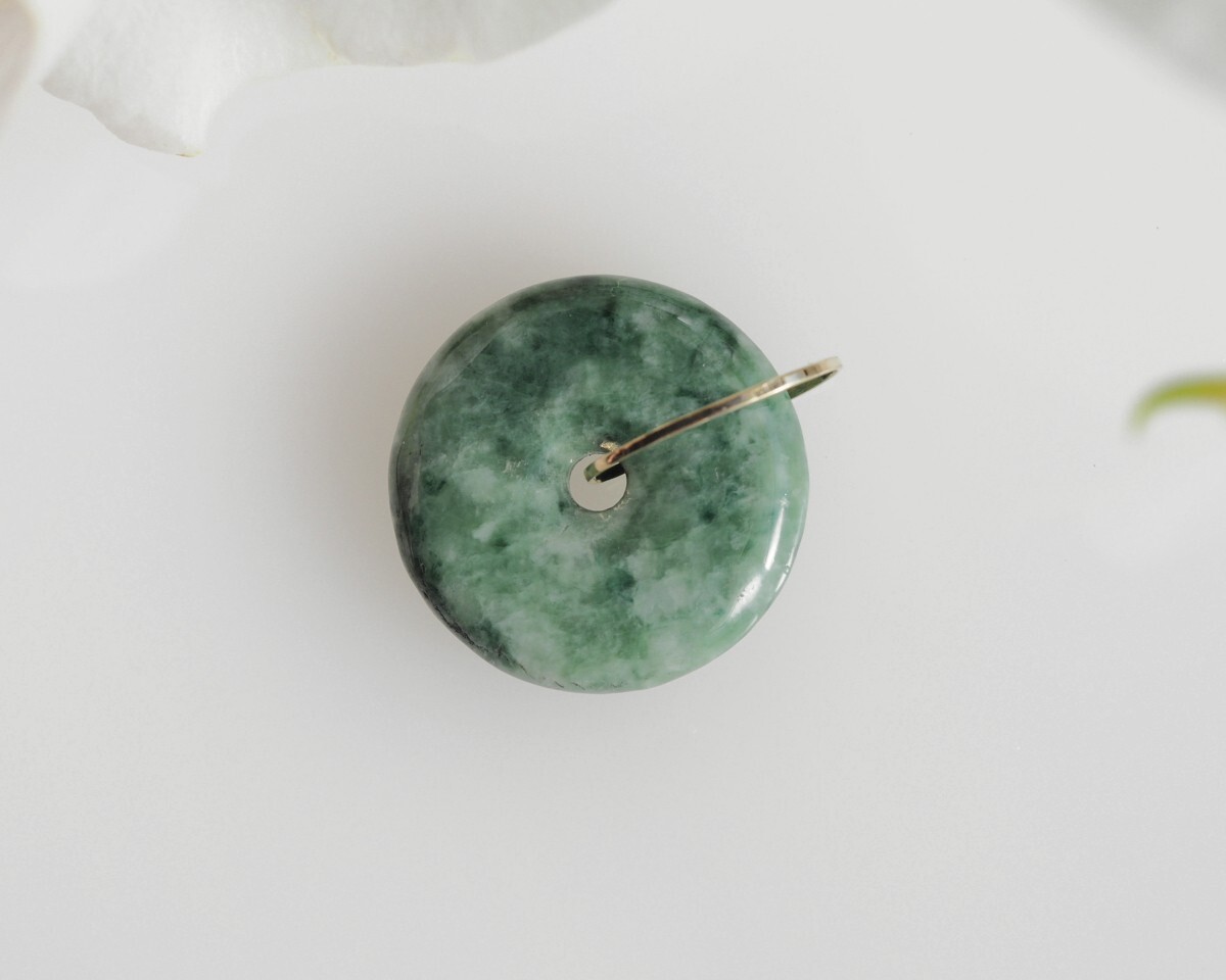 K18WG　翡翠　平玉　チャーム　ペンタンドトップ　天然無処理ヒスイ　和装小物　鑑賞　_画像5