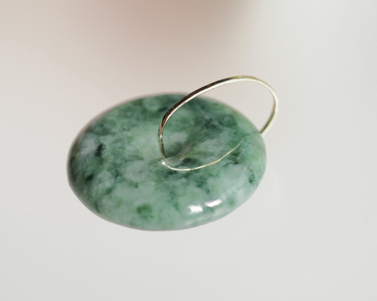 K18WG　翡翠　平玉　チャーム　ペンタンドトップ　天然無処理ヒスイ　和装小物　鑑賞　_画像10