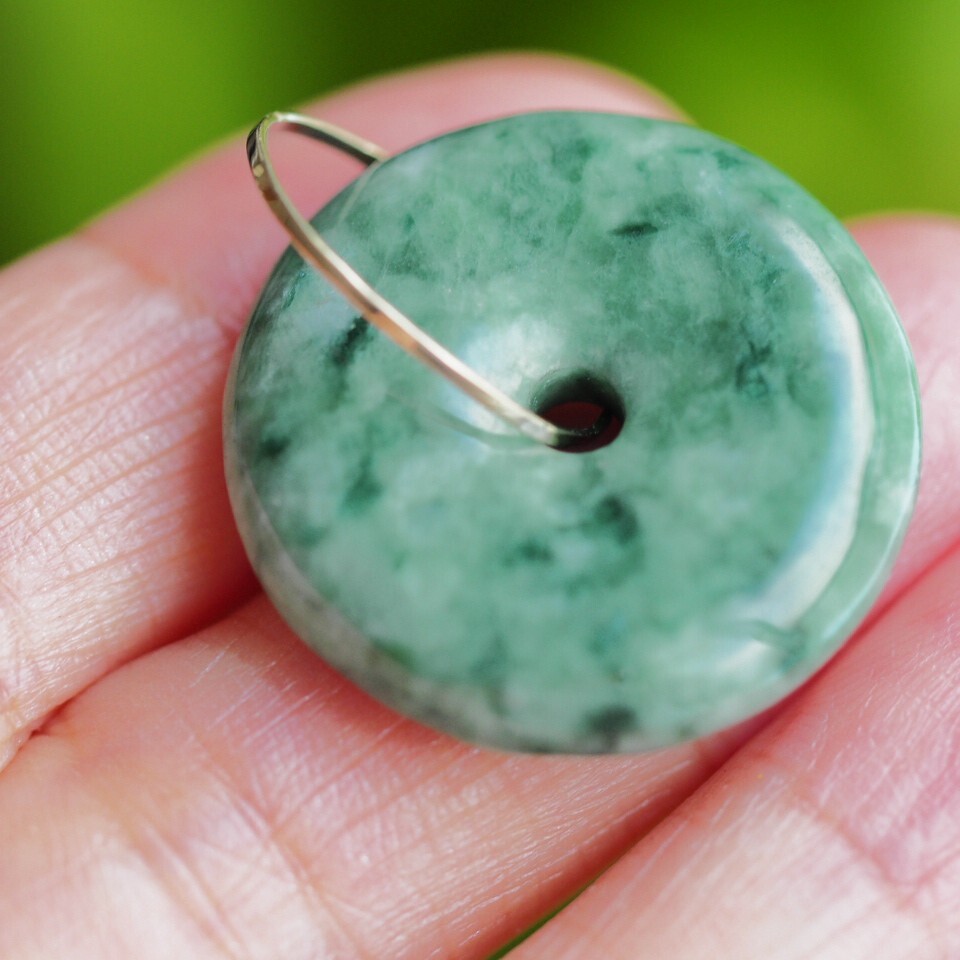 K18WG　翡翠　平玉　チャーム　ペンタンドトップ　天然無処理ヒスイ　和装小物　鑑賞　_画像8