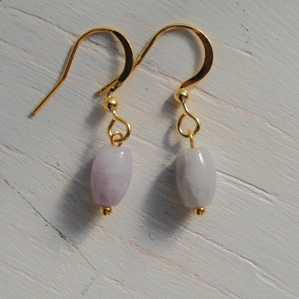 糸魚川翡翠　管玉　ピアス　天然無処理ヒスイ　_画像2