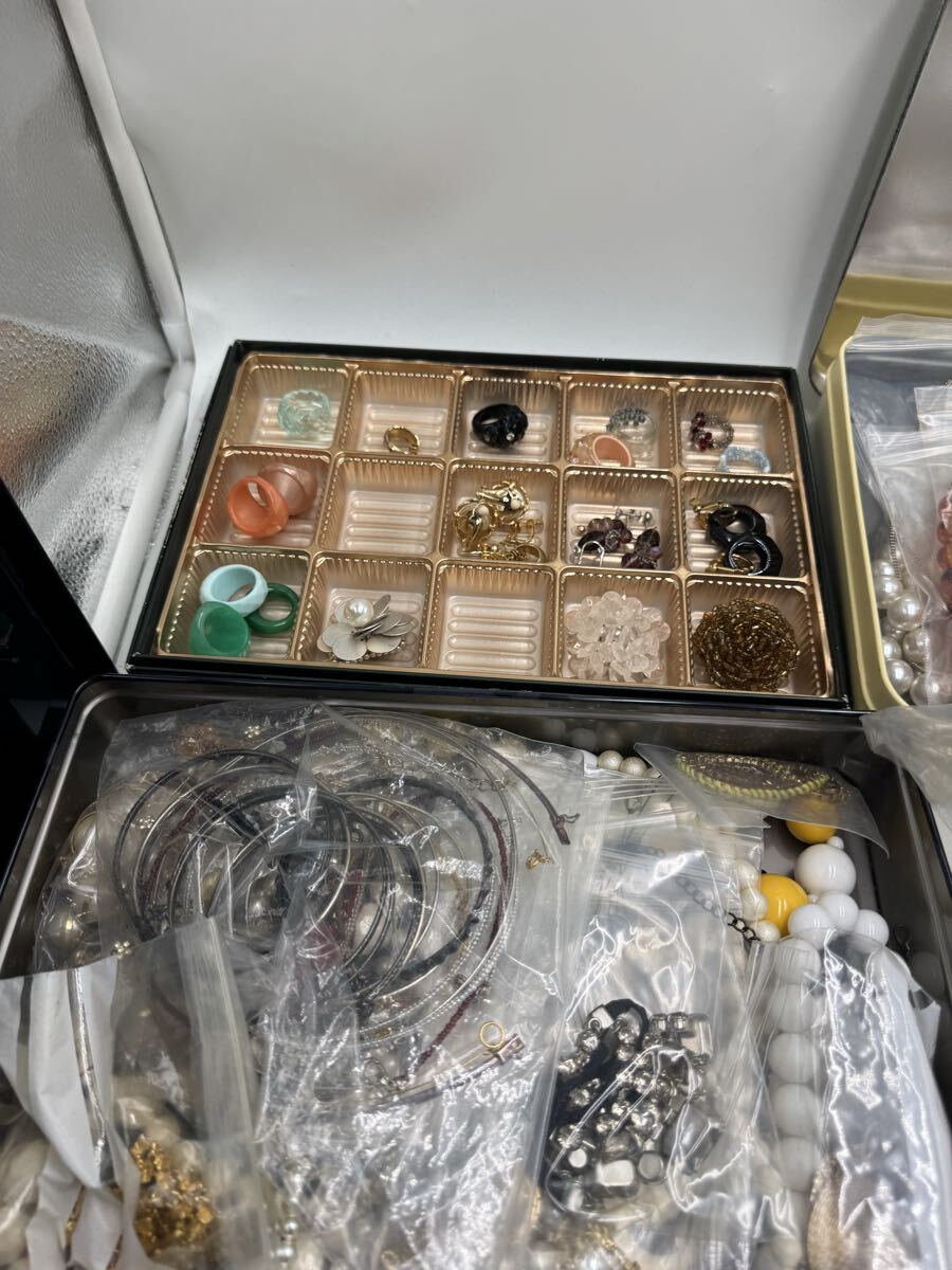 $ 遺品整理 まとめ売り アクセサリー ネックレス ブローチ イヤリング 指輪 ピアス タイピン カフス など_画像2