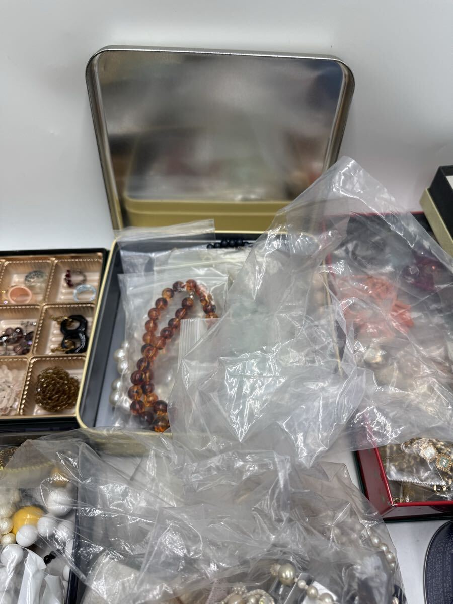 $ 遺品整理 まとめ売り アクセサリー ネックレス ブローチ イヤリング 指輪 ピアス タイピン カフス など_画像3