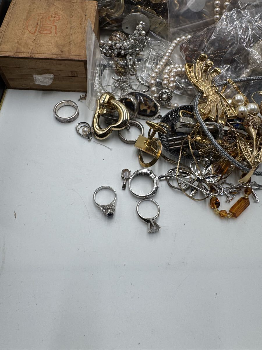 $ 遺品整理 まとめ売り アクセサリー ネックレス ブローチ イヤリング 指輪 ピアス タイピン カフス など_画像8