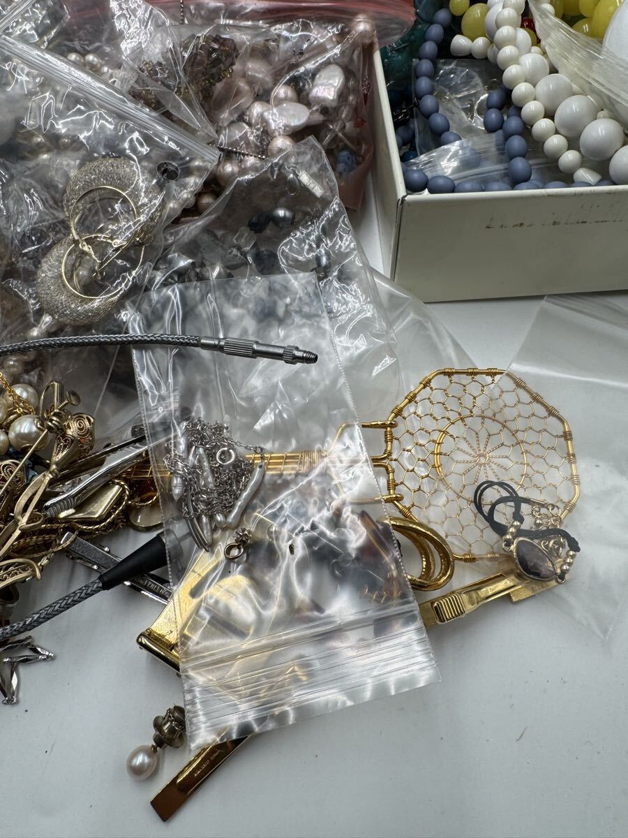 $ 遺品整理 まとめ売り アクセサリー ネックレス ブローチ イヤリング 指輪 ピアス タイピン カフス など_画像9