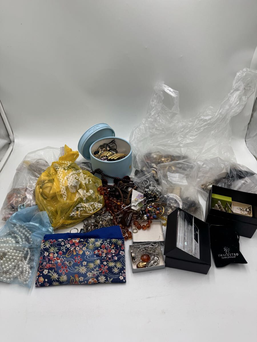 ¥ アクセサリー ネックレス ブローチ 指輪 イヤリング リング タイピン ブレスレット など まとめ売り_画像1