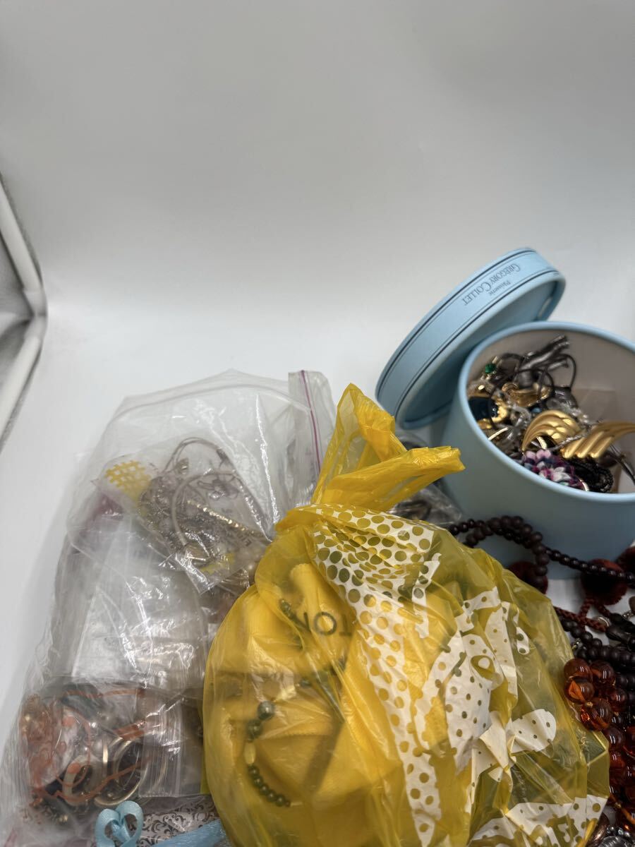 ¥ アクセサリー ネックレス ブローチ 指輪 イヤリング リング タイピン ブレスレット など まとめ売り_画像2