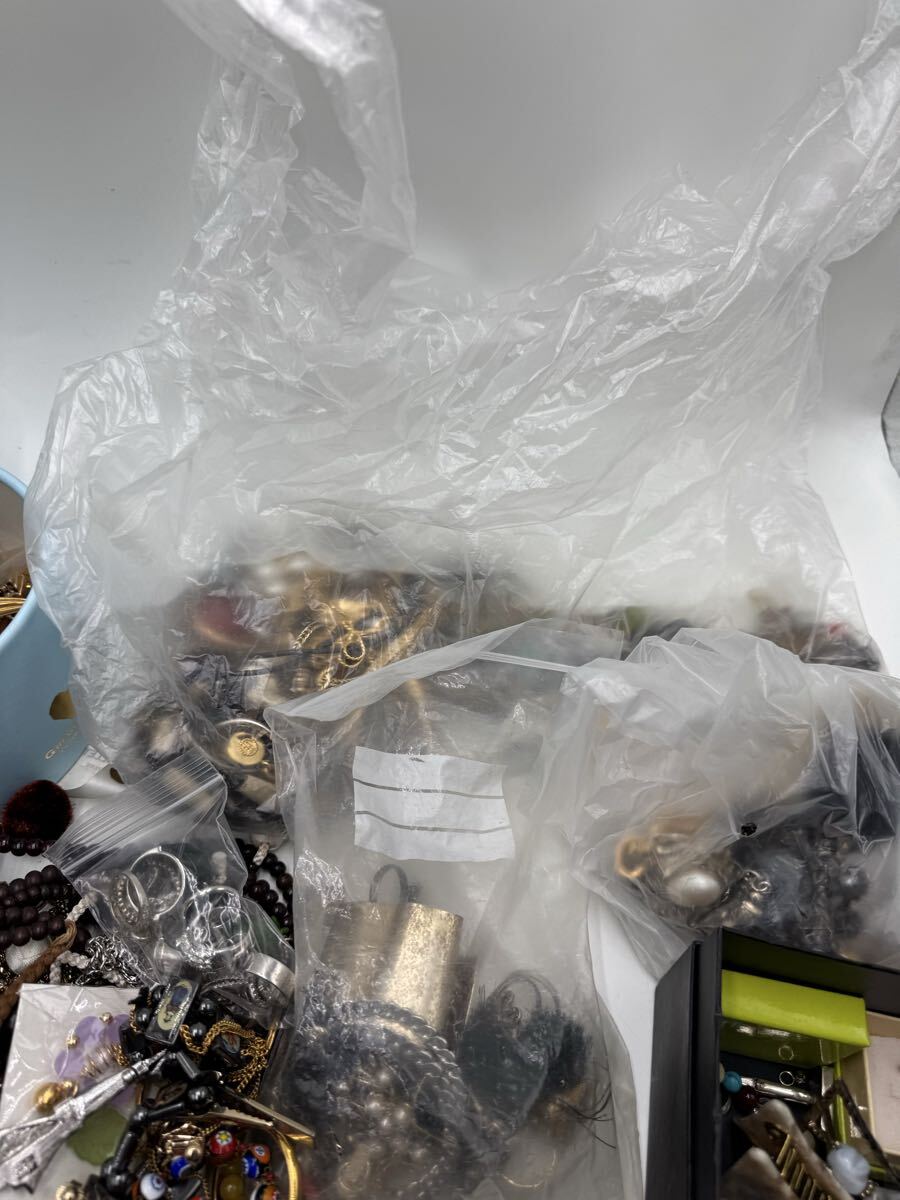 ¥ アクセサリー ネックレス ブローチ 指輪 イヤリング リング タイピン ブレスレット など まとめ売り_画像4