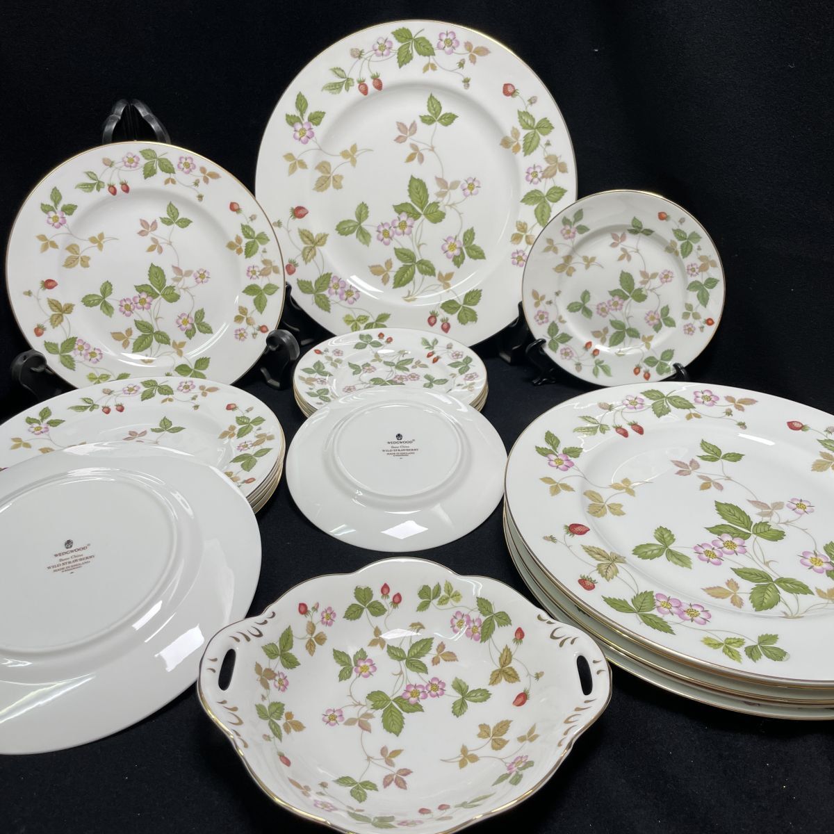 10r121 【★1000円～】WEDGWOOD プレート 19枚セット ワイルドストロベリー 洋食器 金彩 スパイラルトレイ 陶器 鉢 食器 ウェッジウッド_画像1
