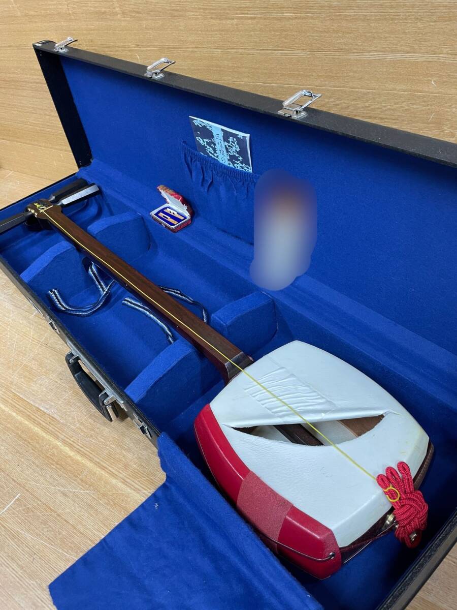 17w34【★1000円～】津軽三味線 弦楽器 丸打胴 ケース付き ホビー カルチャー 和楽器 本体 民謡 長唄 伝統音楽 MADE IN JAPAN 日本_画像1