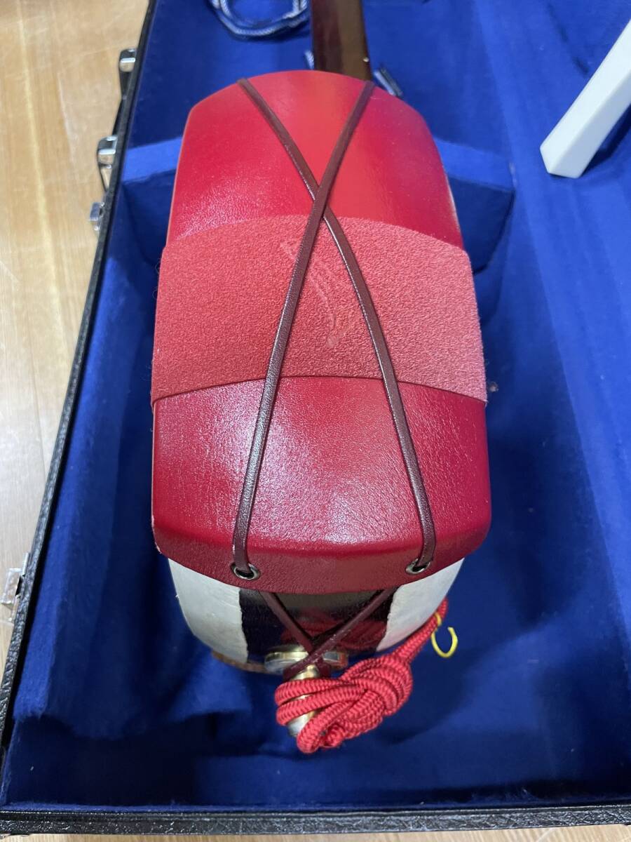 17w34【★1000円～】津軽三味線 弦楽器 丸打胴 ケース付き ホビー カルチャー 和楽器 本体 民謡 長唄 伝統音楽 MADE IN JAPAN 日本_画像7