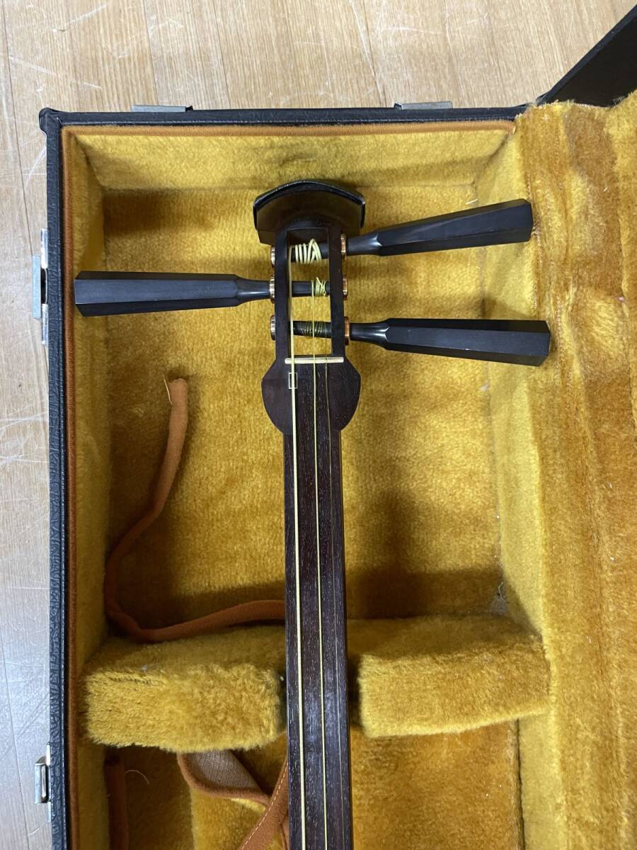 17w35【★1000円~】津軽三味線 弦楽器 丸打胴 ケース付き 趣味 カルチャー 和楽器 本体 民謡 長唄 伝統音楽 MADE IN JAPAN 日本_画像6