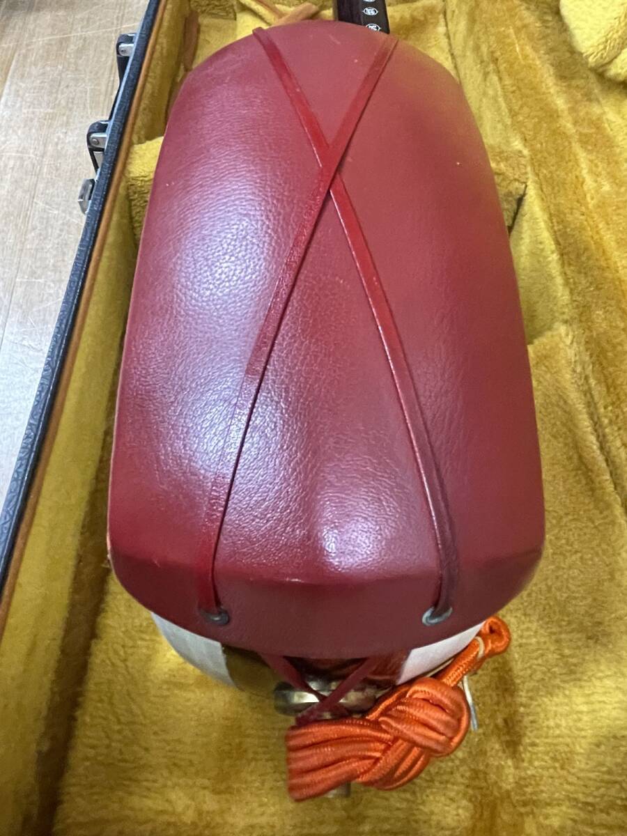 17w35【★1000円~】津軽三味線 弦楽器 丸打胴 ケース付き 趣味 カルチャー 和楽器 本体 民謡 長唄 伝統音楽 MADE IN JAPAN 日本_画像8
