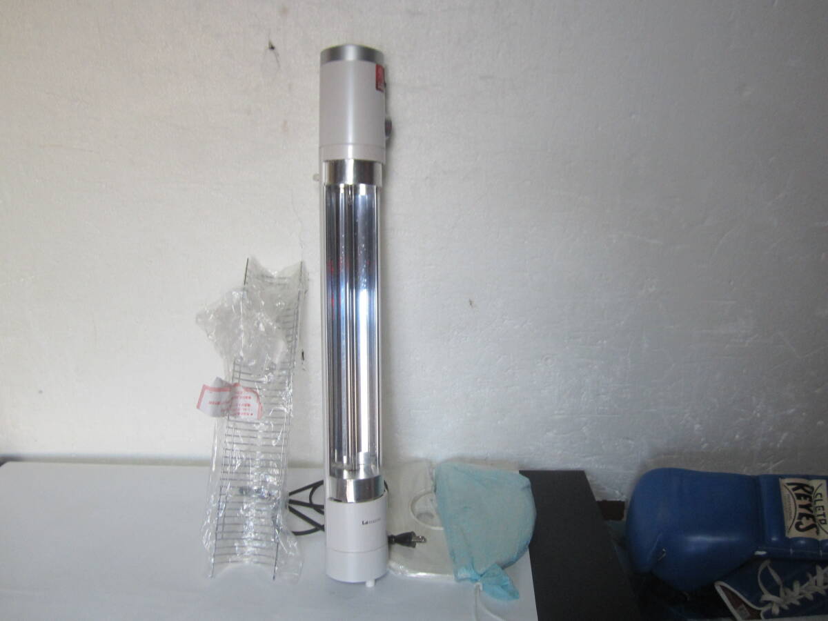 KOIZUMI　コイズミ　遠赤電気ストーブ　KKS-0611/M　ホワイト　カーボンヒーター搭載　未使用品_画像2