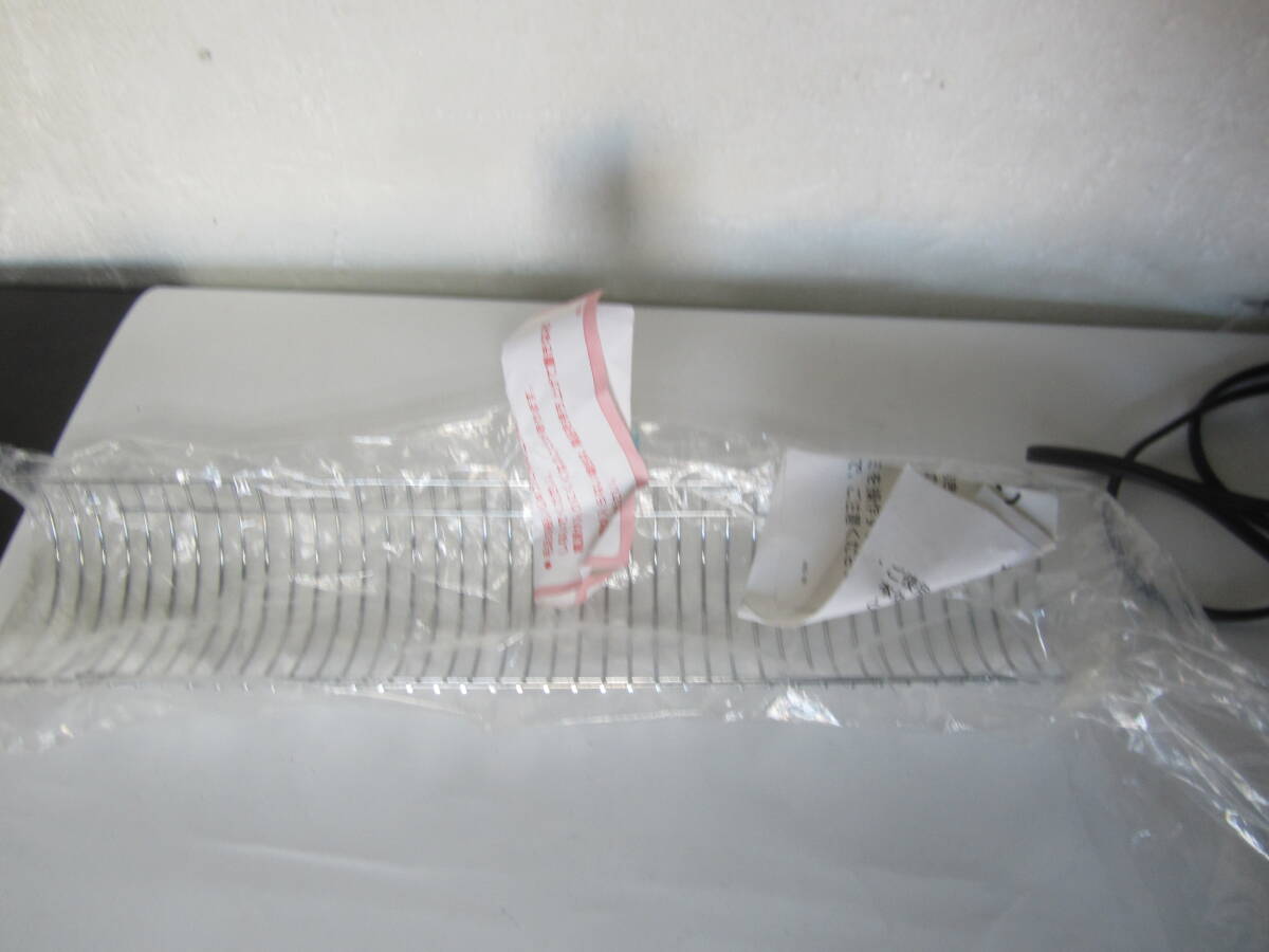 KOIZUMI　コイズミ　遠赤電気ストーブ　KKS-0611/M　ホワイト　カーボンヒーター搭載　未使用品_画像3