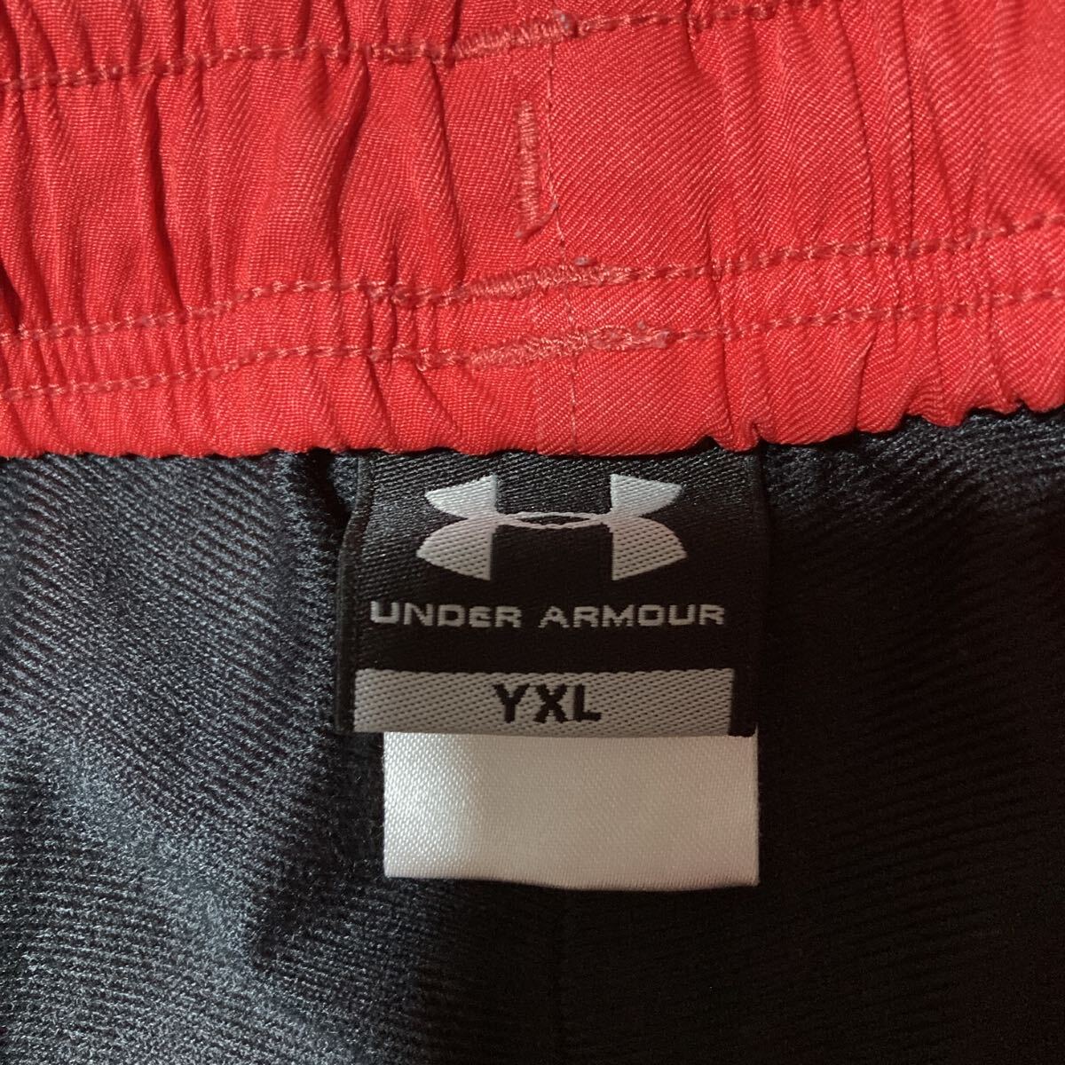 under armor アンダーアーマー ナイロンパンツ ズボン ボトムス ナイロンジャージ YXLサイズ 赤_画像3