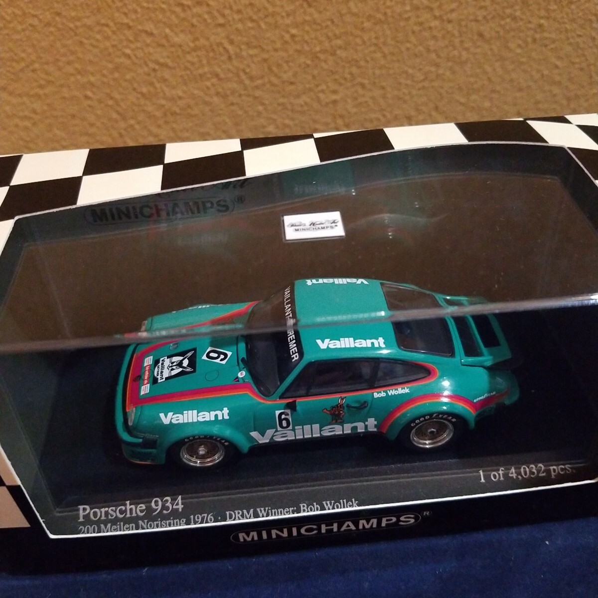 MINICHAMPS 1/43 ポルシェ 934 (Vaillant ＃6)_画像2