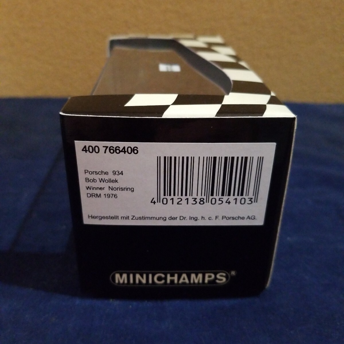 MINICHAMPS 1/43 ポルシェ 934 (Vaillant ＃6)_画像5