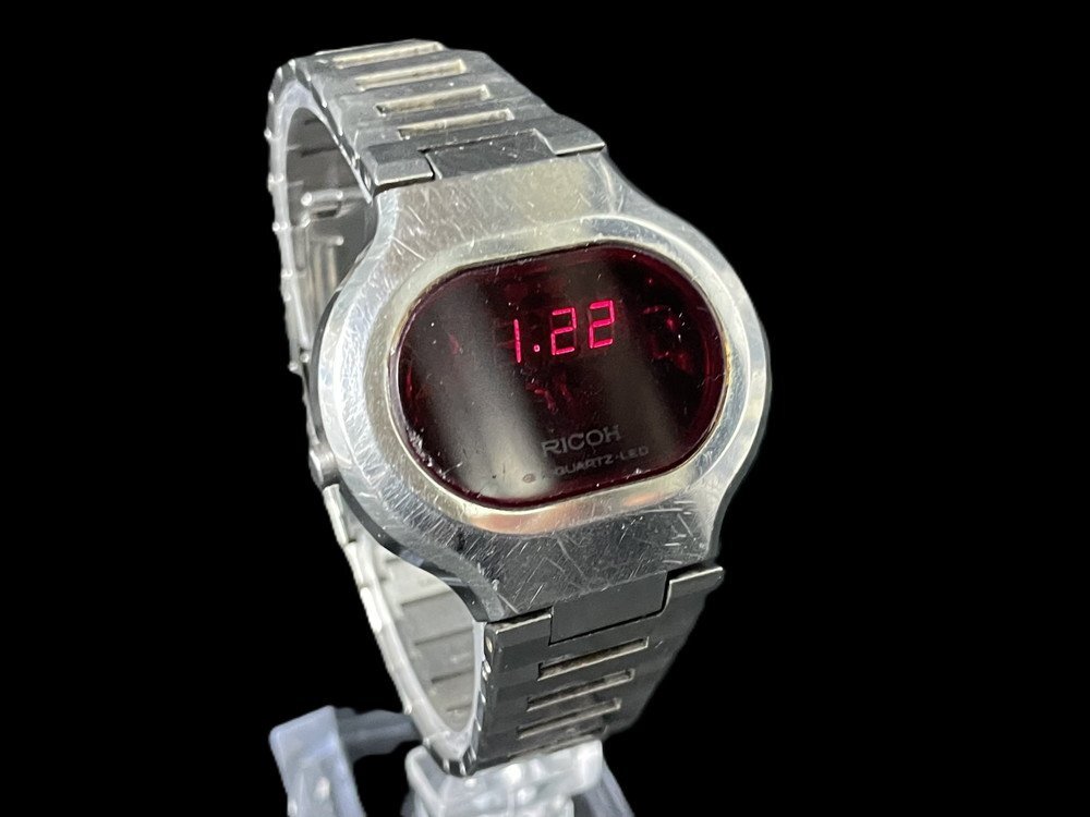 【6PW257】1円スタート RICOH RIQUARTZ LED リコー リクォーツ 870002 デジタル 腕時計 ウォッチ 稼動品 レッド シルバー ヴィンテージ_画像1