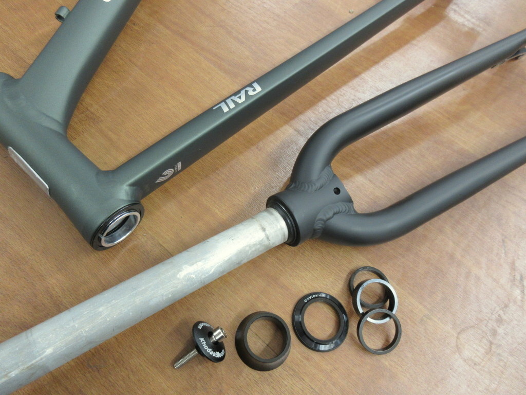 コーダーブルーム　RAIL-DISC　マットグリーン・480mm　700Cクロスバイク/アルミフレーム/クラス最軽量　未走行品_画像4