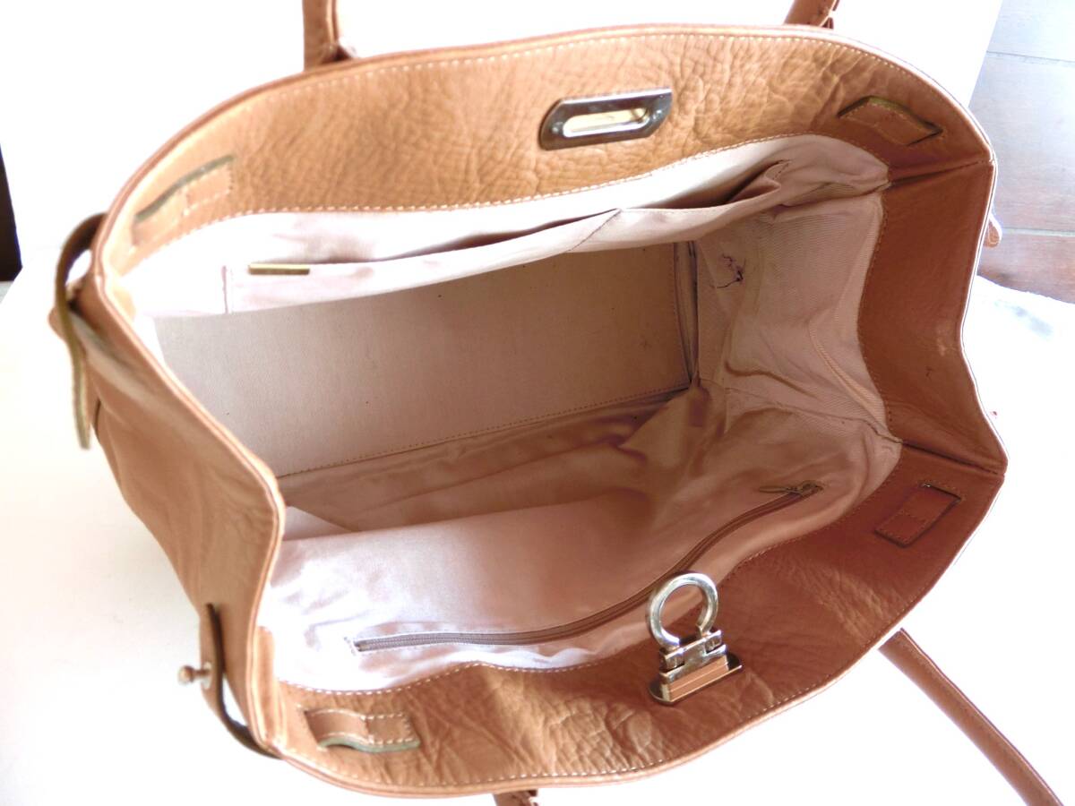 傳濱野　クラシック　トートバッグ　ベージュ　シボ革　レザー　デンハマノ　A4収納可能サイズ　定番人気モデル　本革_画像3